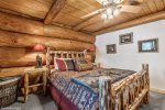 Log cabing feel at its best in this bedroom